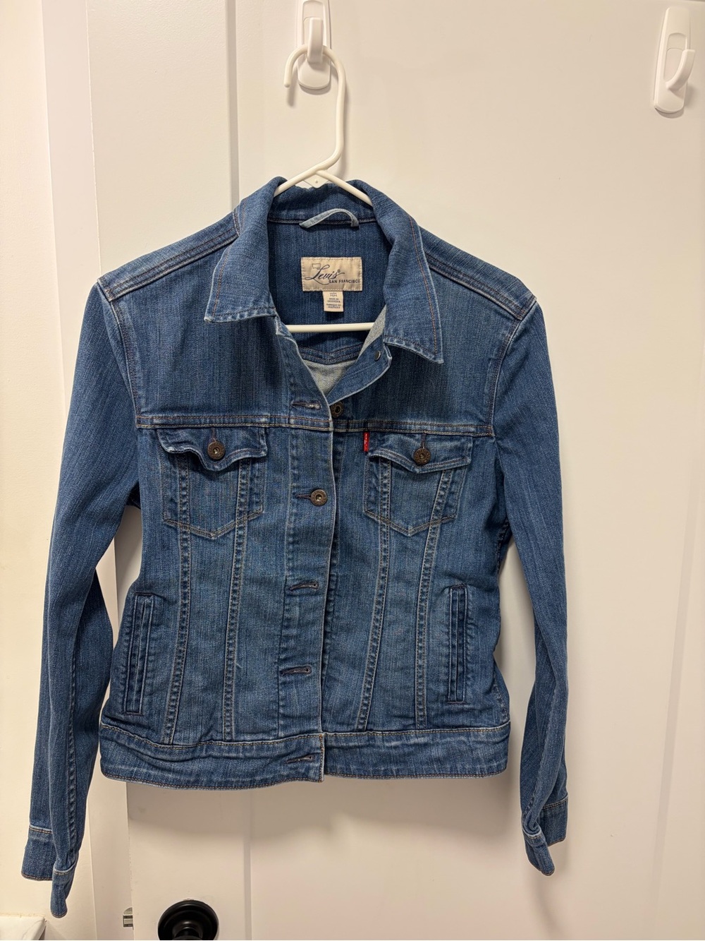Levi's Medium Blue Women's Denim Jacket with Chest Pockets